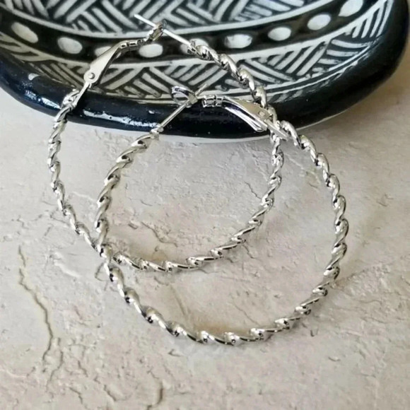 Modern Twisted Rope Silver Tone Round Hoop Earrings 40mm 1.6" Long Leverback - Picture 1 of 6